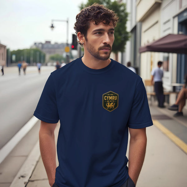 CYMRU AM BTYH  BADGE  SMALL | T-SHIRT